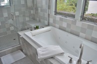 28 Master Bathroom (Hermosa Beach 4200 SQ FT 4 Bed Sleeps 16 Vacation Rental)