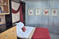7 1st Bedroom Queen Bed (Hermosa Beach 4200 SQ FT 4 Bed Sleeps 16 Vacation Rental)