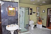 23-masterbathroom2-redondo-beach-vacation-rentals-castle-id-280
