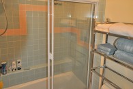 5-Bathroom-at-Redondo-Beach-Suites-Vacation-Rent-Seekers